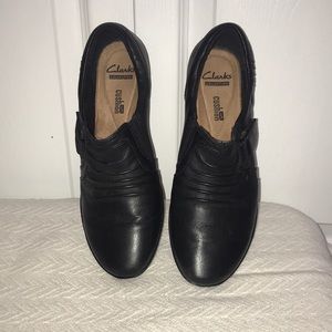 Clarks Black Leather Shoes Size 7.5